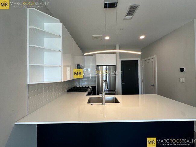 636 Saratoga St, Unit #308 in Boston, MA - Building Photo - Building Photo