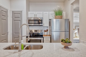 Legends Lake Creek in Austin, TX - Foto de edificio - Interior Photo