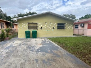 739 NW 51st St in Miami, FL - Building Photo - Building Photo
