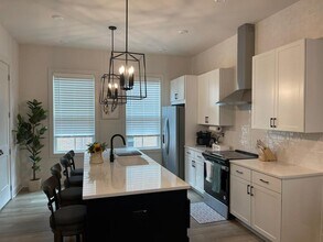 162 Chestnut Cir in Atlanta, GA - Building Photo - Building Photo