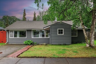 2713 Lovejoy Dr in Anchorage, AK - Building Photo - Building Photo