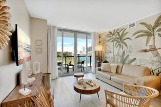 2602 E Hallandale Beach Blvd in Hallandale Beach, FL - Building Photo - Building Photo