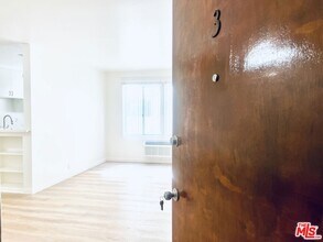 758 N Hudson Ave in Los Angeles, CA - Building Photo - Building Photo