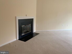 2136 Kings Garden Way in Falls Church, VA - Building Photo - Building Photo