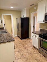 1228 S Highland Ave in Los Angeles, CA - Building Photo - Building Photo