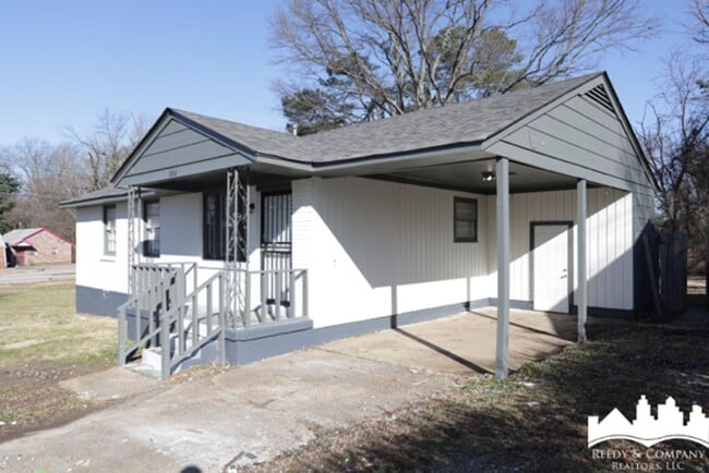 1832 S Sutton Dr in Memphis, TN - Building Photo - Building Photo