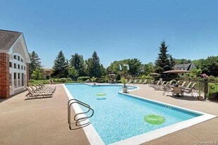 100 Terrace in Bayport, NY - Building Photo