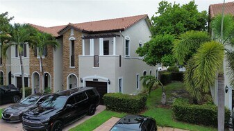 3066 NW 103rd Path in Doral, FL - Building Photo