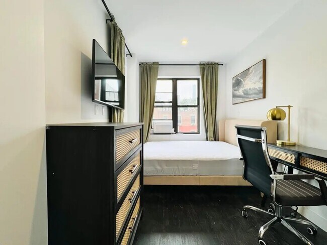 Furnished room/NOT APARTMENT in Brooklyn, NY - Building Photo - Building Photo