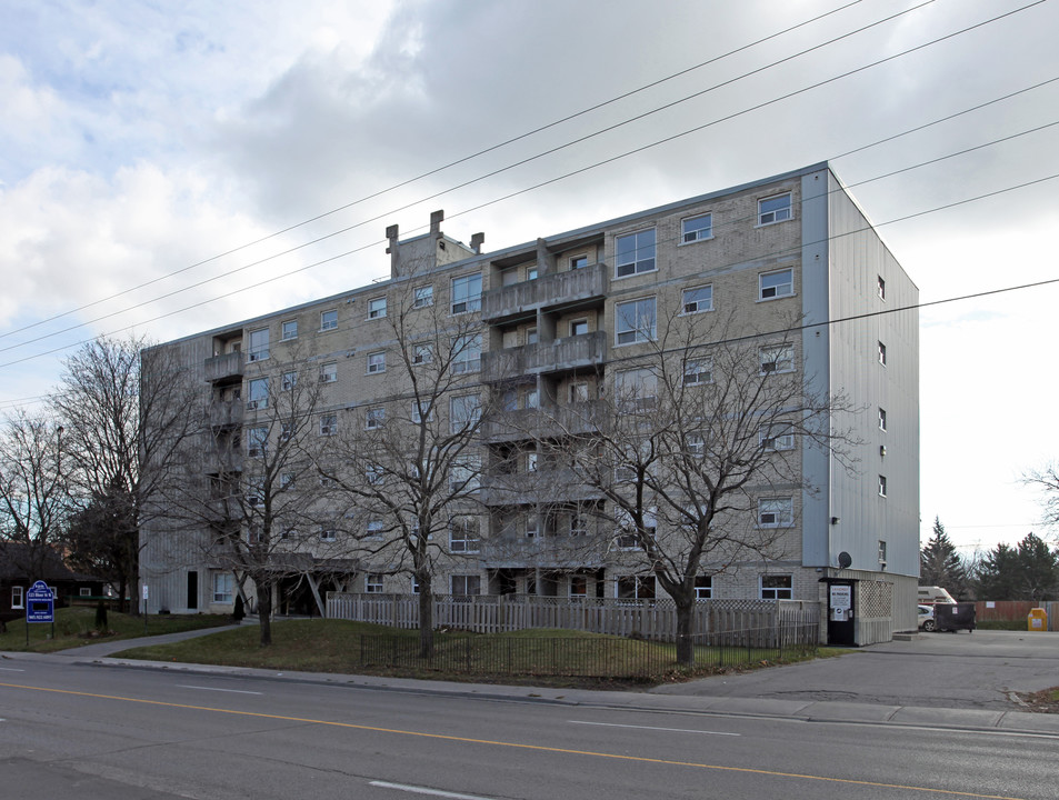 123 Bloor St W in Oshawa, ON - Building Photo