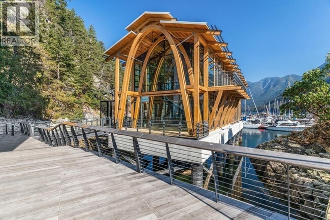 6687 Nelson Ave in West Vancouver, BC - Building Photo - Building Photo