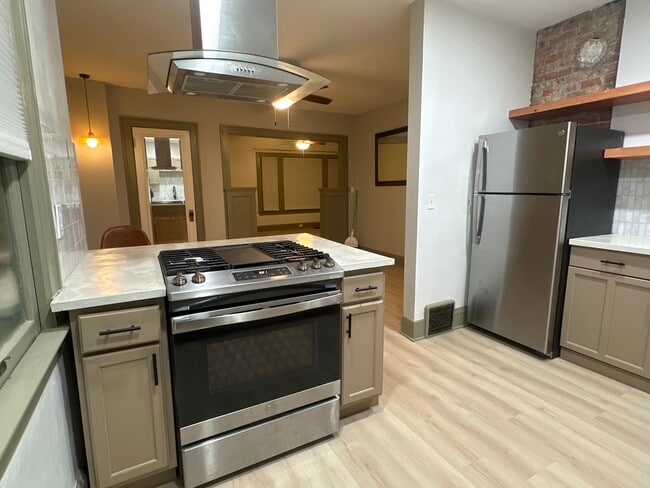 9205 Clifton Blvd, Unit 9205 Clifton blvd