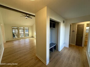 8806 Tranquil Valley Ln in Jeffersontown, KY - Building Photo - Building Photo