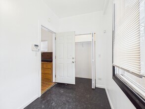 8535 S Givins Ct in Chicago, IL - Building Photo - Building Photo