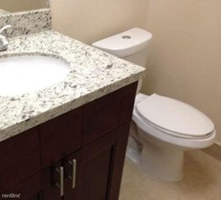 9357 Fontainebleau Blvd-Unit -# D124 in Miami, FL - Foto de edificio - Building Photo