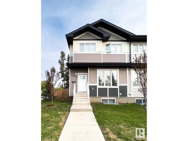 16303 100 Av NW in Edmonton, AB - Building Photo - Building Photo