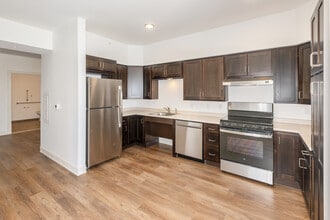 Ade Bethune House in Portsmouth, RI - Foto de edificio - Interior Photo