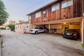 5106 Kester Ave in Sherman Oaks, CA - Building Photo - Building Photo