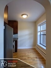 556 W Arlington Pl, Unit 106 in Chicago, IL - Foto de edificio - Building Photo