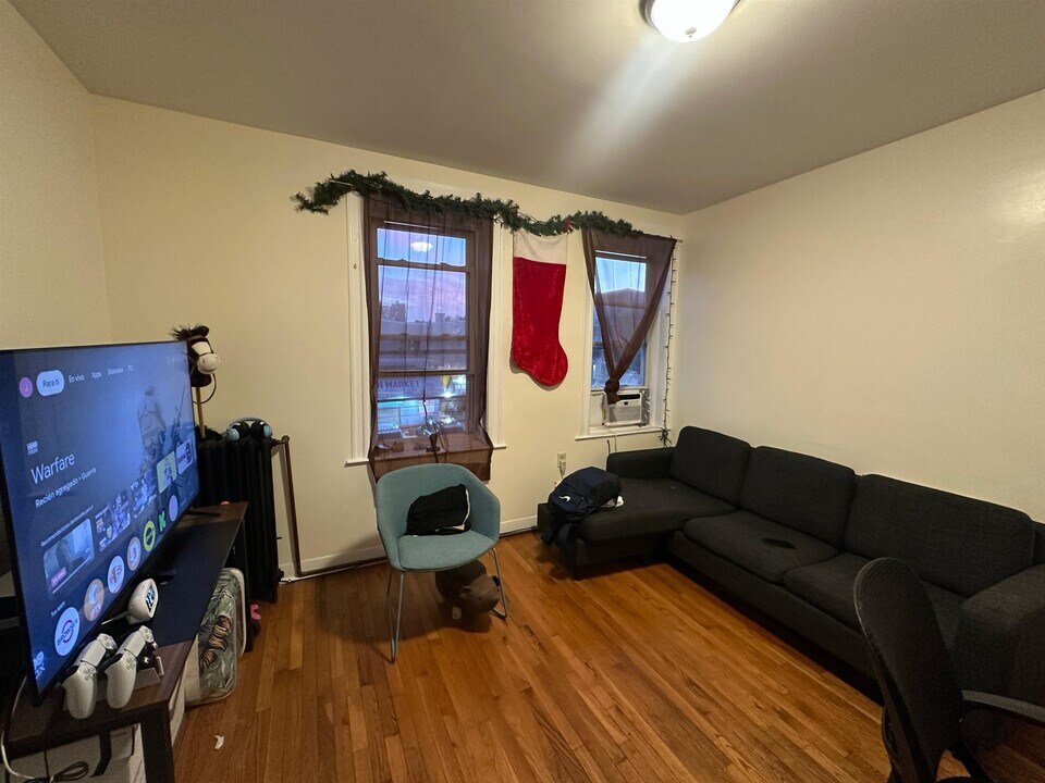 328 62nd St in West New York, NJ - Building Photo