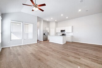 324 Nespral Dr in San Antonio, TX - Building Photo - Building Photo