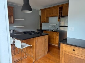 106 Rockland St in Swampscott, MA - Foto de edificio - Building Photo