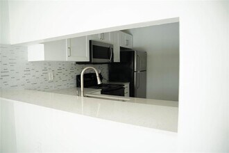 11680 NW 39th St in Coral Springs, FL - Foto de edificio - Building Photo