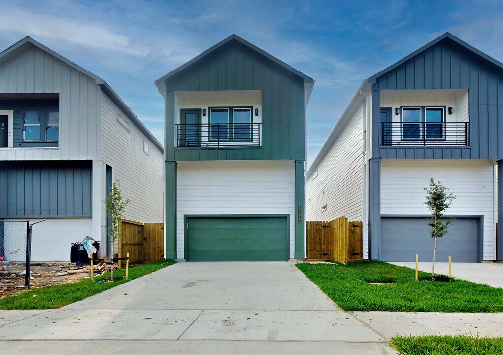 12236 Kirkgard Dr in Houston, TX - Building Photo