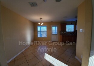 9311 Ingleton in San Antonio, TX - Building Photo - Building Photo