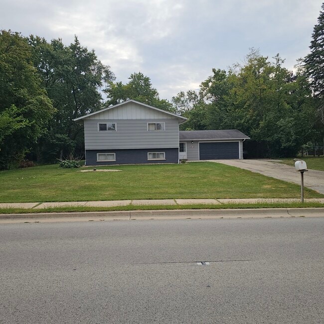 property at 26W327 Geneva Rd
