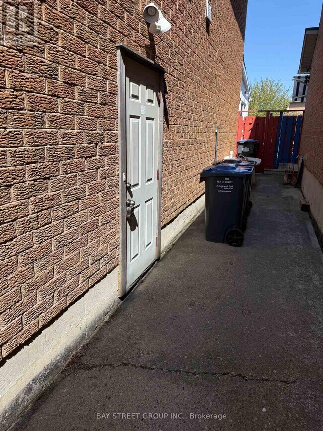 5327 Landsborough Ave in Mississauga, ON - Building Photo - Building Photo