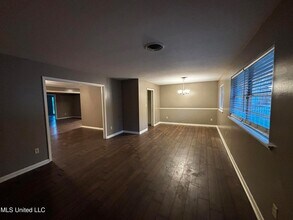 5318 Venetian Way in Jackson, MS - Foto de edificio - Building Photo