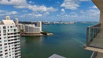 1155 Brickell Bay Dr in Miami, FL - Building Photo