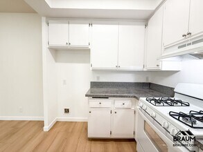 11459 Collins St in Los Angeles, CA - Foto de edificio - Building Photo