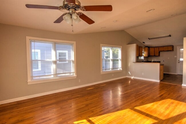 1616 E Main St in Kerrville, TX - Building Photo - Building Photo