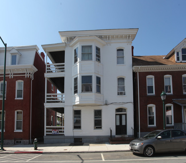 41 E Antietam St in Hagerstown, MD - Foto de edificio - Building Photo