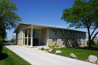 The Metro On Vine in West Bend, WI - Building Photo - Building Photo
