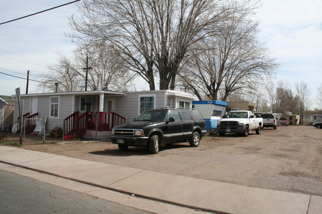 6270 Holly St in Commerce City, CO - Building Photo - Building Photo