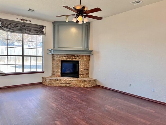 628 Allison Ln in Moore, OK - Building Photo - Building Photo