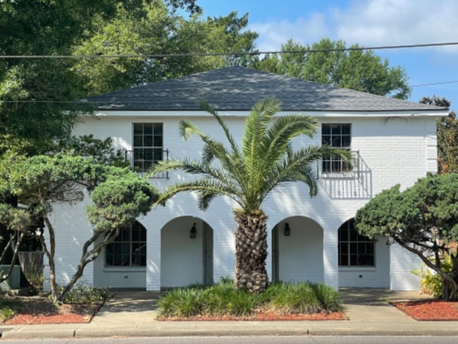 600 E University Ave