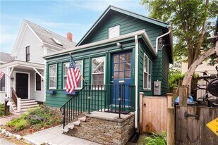 12 Maitland Ct in Newport, RI - Building Photo