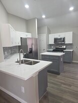 15427 W Little York Rd in Houston, TX - Building Photo