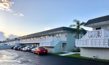 2700 Vandiver Dr-Unit -6d in West Palm Beach, FL - Building Photo - Building Photo