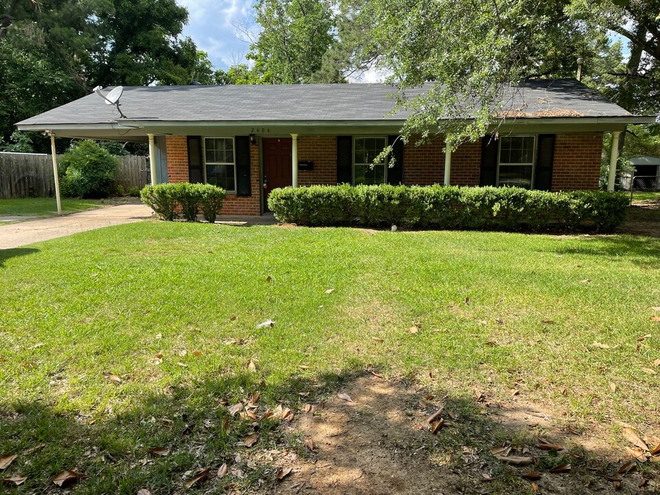 2606 Lola Ln in Shreveport, LA - Foto de edificio