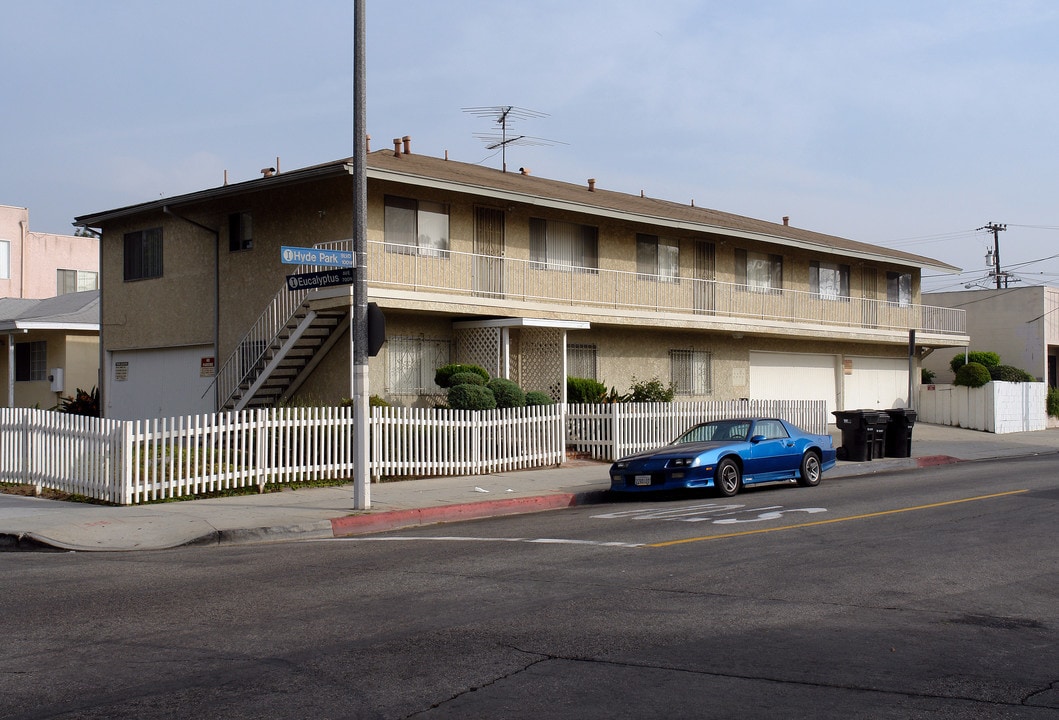 131 W Hyde Park Blvd in Inglewood, CA - Building Photo