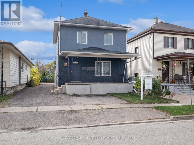 property at 7 Maitland St