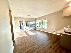 2330 Yakima Ct in Tacoma, WA - Building Photo - Building Photo