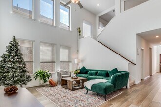 5342 Riverwalk Pkwy in Garland, TX - Foto de edificio - Building Photo