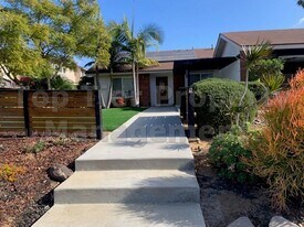 209 Witham Rd in Encinitas, CA - Building Photo