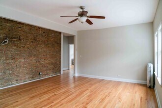 2822 W Montrose Ave in Chicago, IL - Foto de edificio - Building Photo